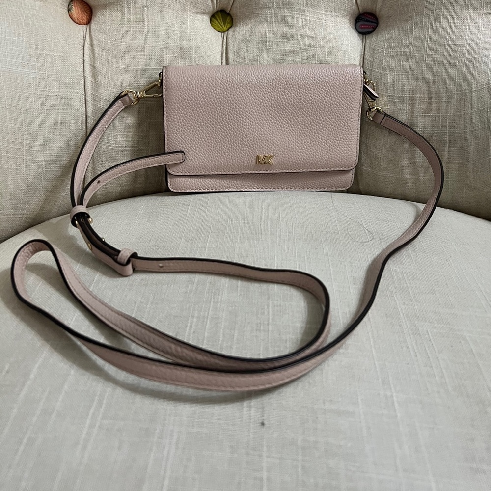 Light pink cross body wallet